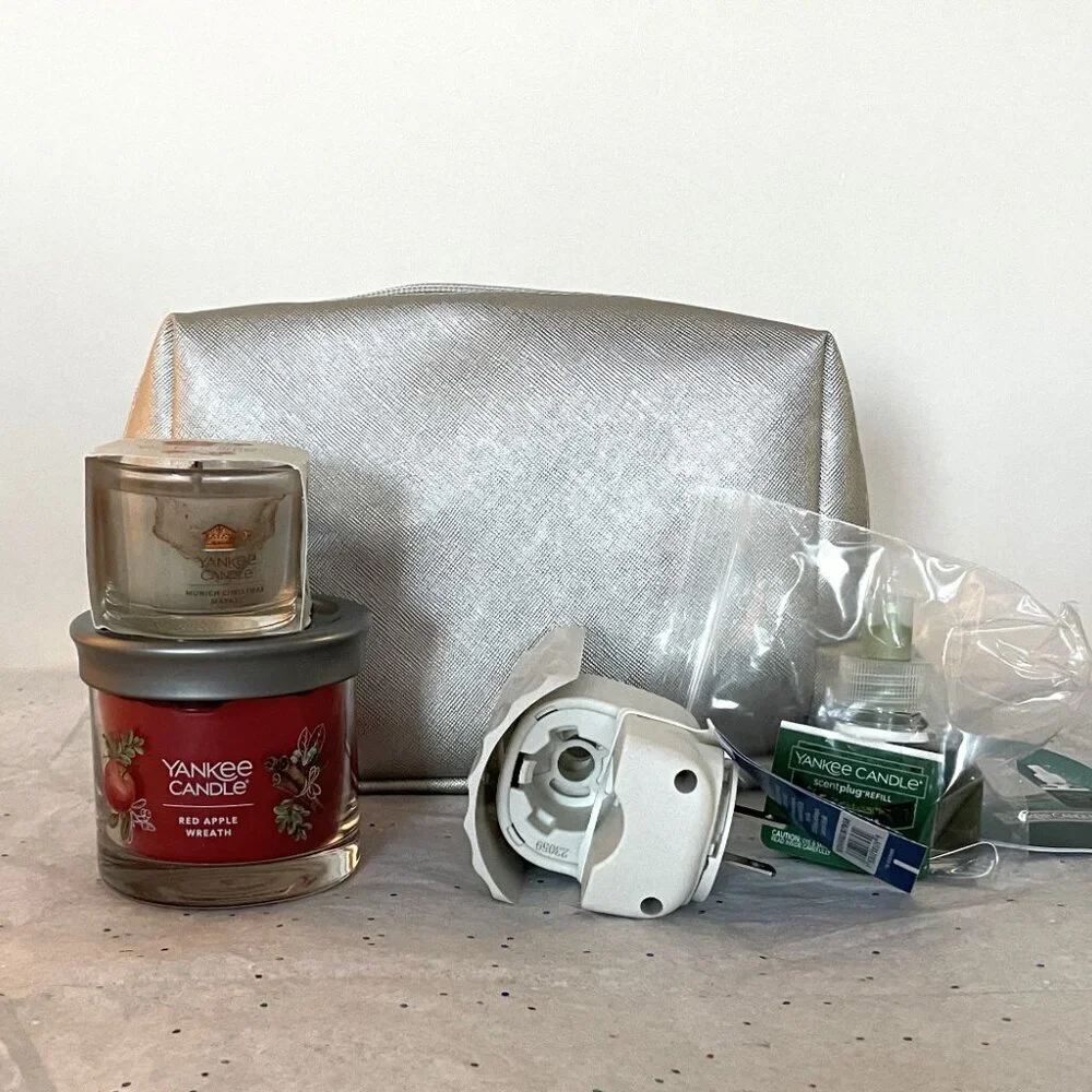 Yankee Candle Holiday Silver Tote - Free Mini Candle